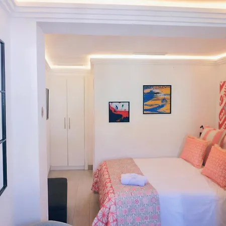 Golden Myra 招待所