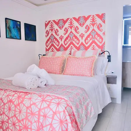 בית הארחה Golden Myra 3*