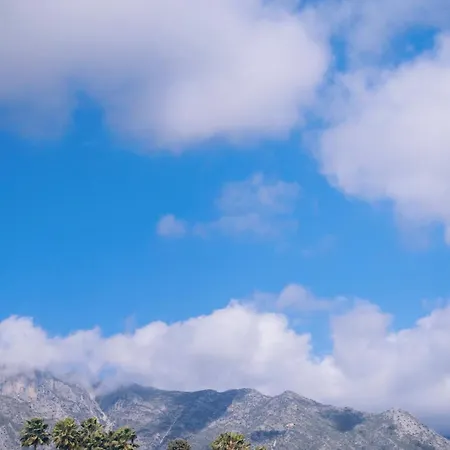 Golden Myra בית הארחה 3*